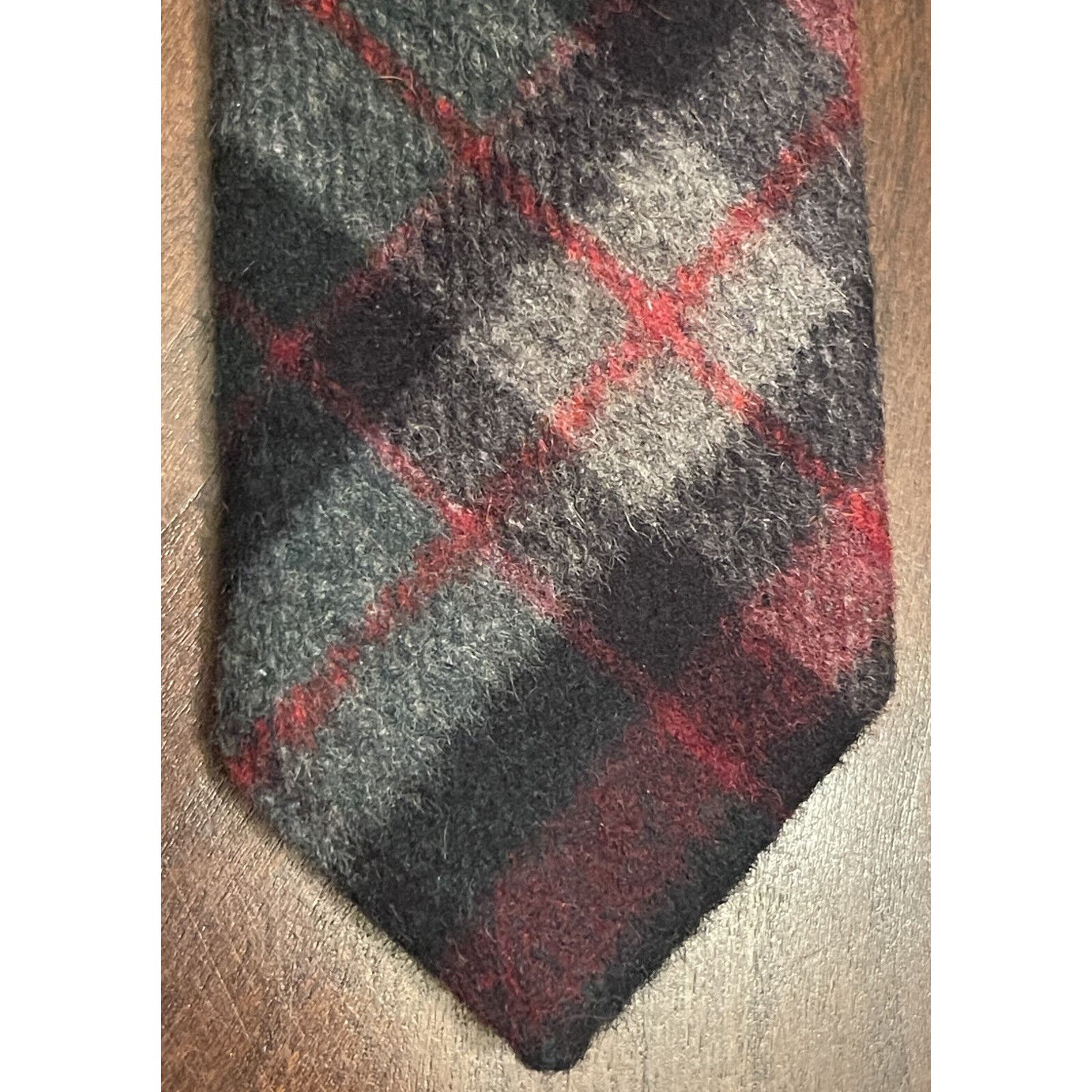 Penguin Green Red Hand Made 50% Wool 50% Polyester Men’s Neck Tie Made In China
